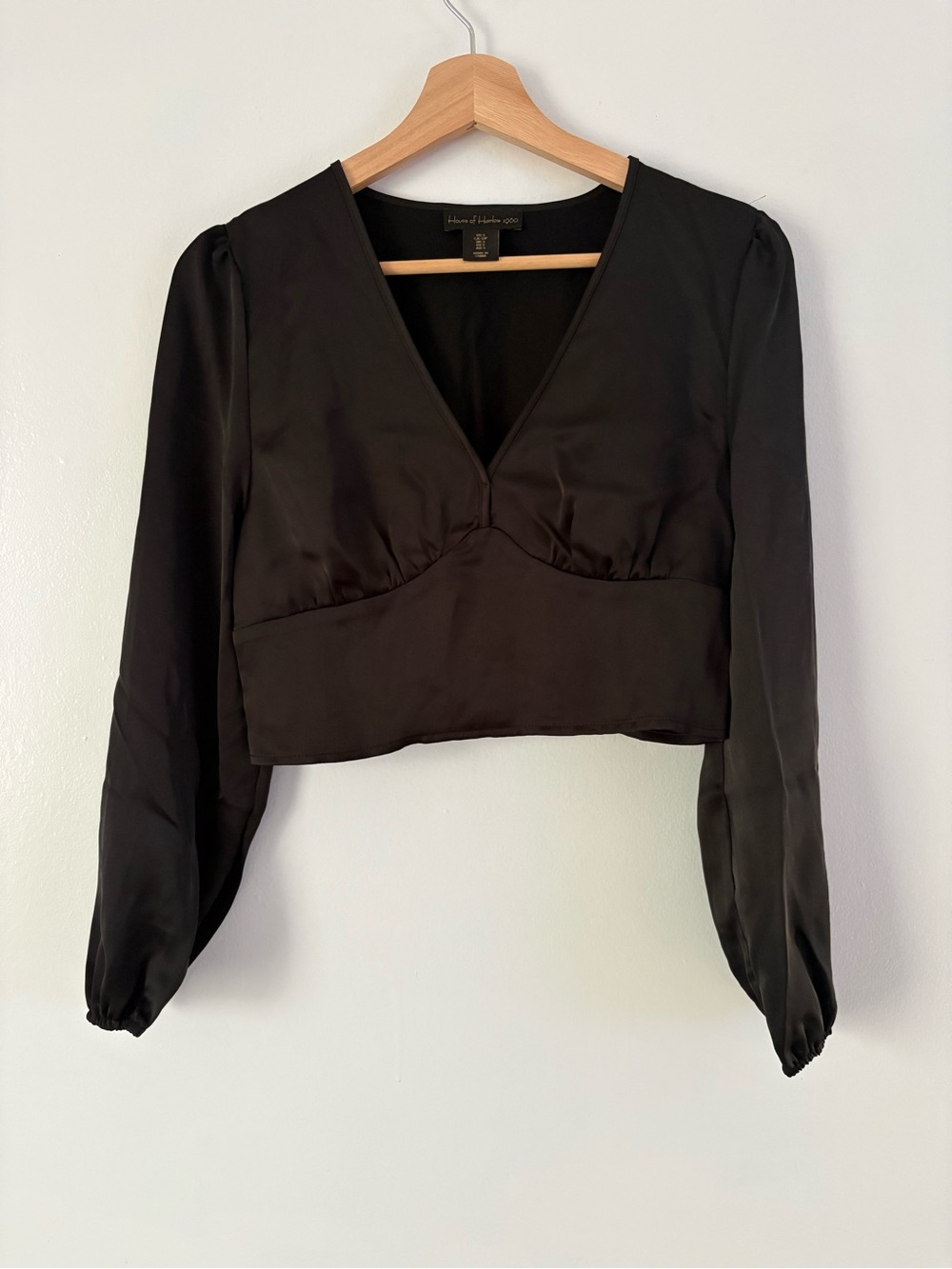 House of Harlow 1960 Black V-Neck Long Sleeve Satin Blouse - Picture 1 of 2